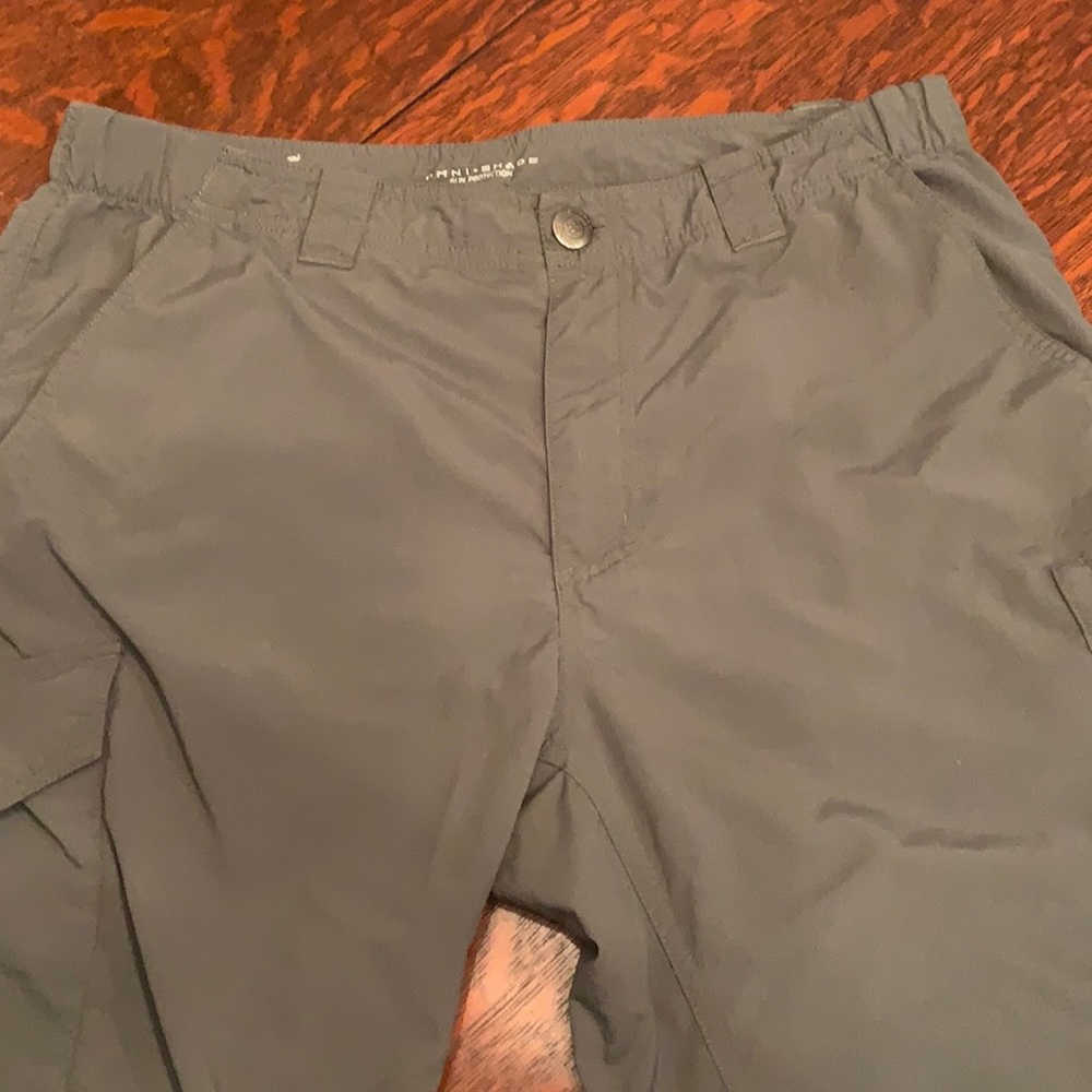 Columbia Men’s Omni-Shade convertible hiking pants. Size 34 x 32